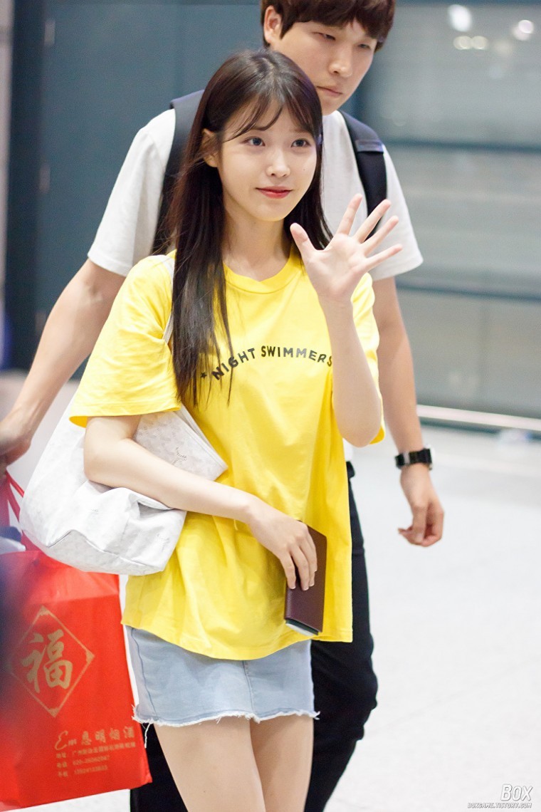 노랑 노랑한 아이유 인천공항 입국사진. png | 인스티즈