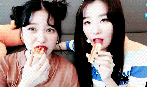 [레드벨벳] 옒쓸커플(예리,슬기) 과자 먹방타임.gif | 인스티즈