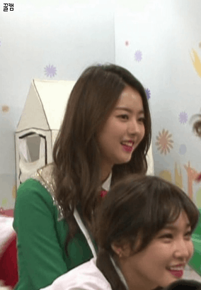 대박이를 바라보는 스톤나영의 표정 | 인스티즈