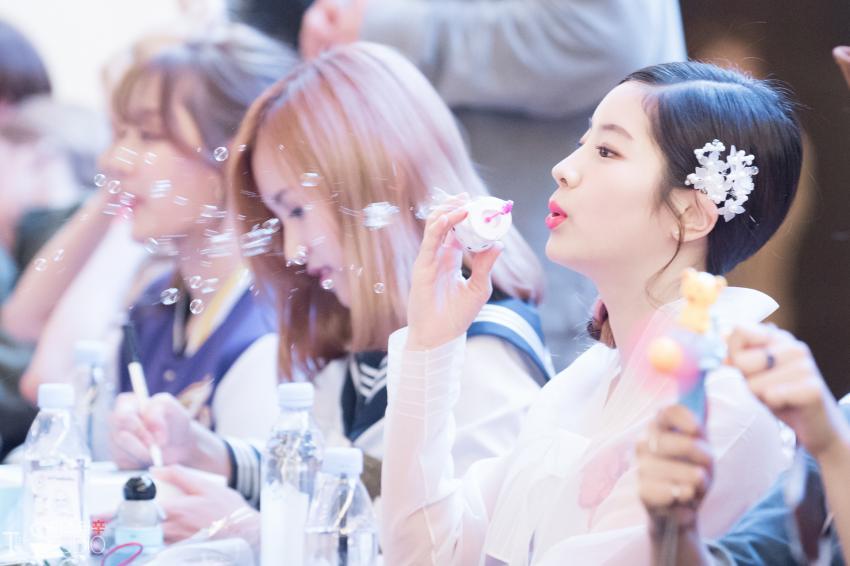 [트와이스] 팬싸인회서 한복입은 다현이 | 인스티즈