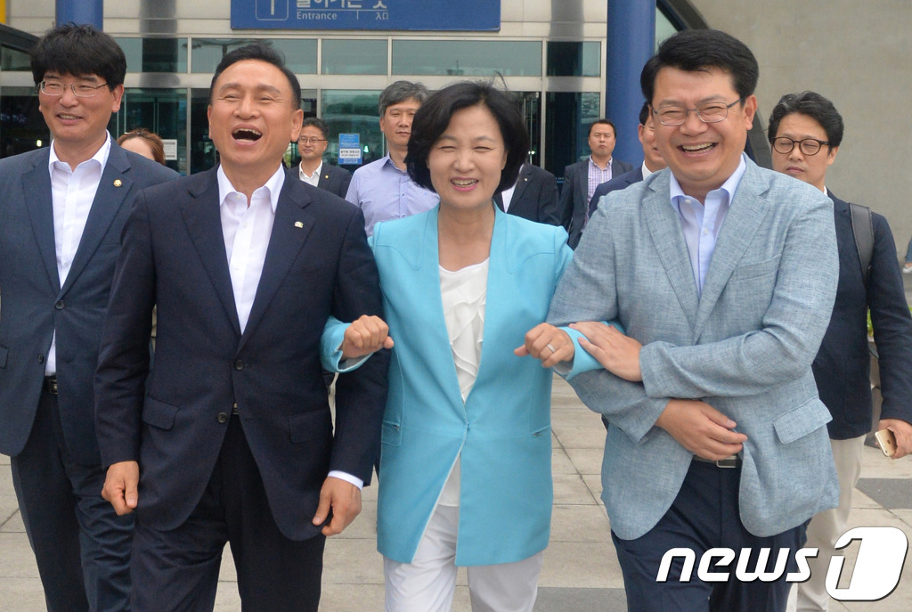 오늘자 프로팔짱러 추미애ㅋㅋㅋㅋㅋ.jpg | 인스티즈