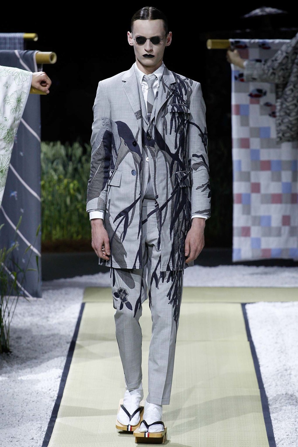 일본풍의 톰브라운 SS16 (데이터주의) | 인스티즈