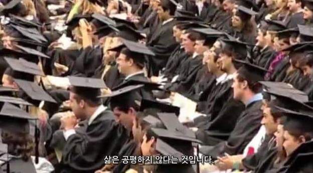 다트머스대학교 졸업식에서 수만명 팩트폭행하는 코난 | 인스티즈