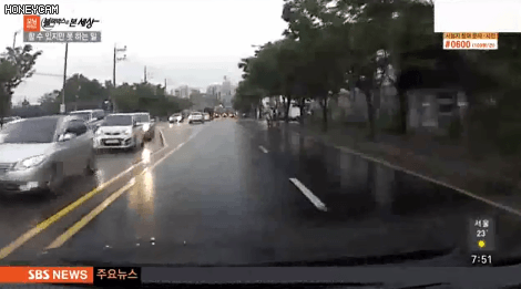 리어카 끄는 할아버지를 도와준 여학생.jpgif | 인스티즈
