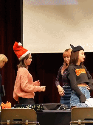 [트와이스] 춤추는 모자.gif | 인스티즈