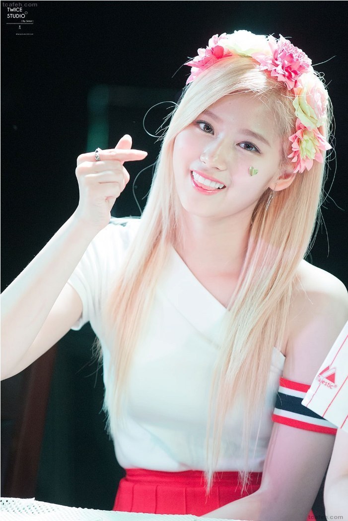 트와이스 사나 눈빛.gif | 인스티즈