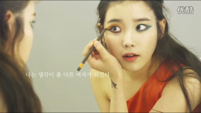 아이유에게 못쓸짓을 하는 화장품 광고 | 인스티즈