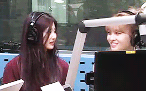 [twice] 오늘자 라디오에서 다현이 입크기 따라하는 트와이스.gif | 인스티즈