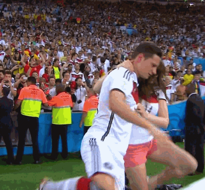 시선강탈하는 여자친구 몸매 | 인스티즈