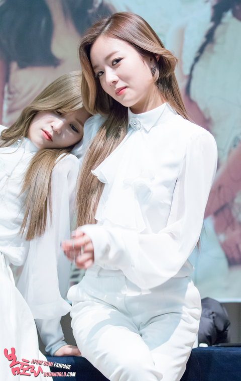 박초롱&윤보미 | 인스티즈