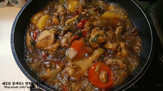 진한 블랙 찜닭 움짤 gif | 인스티즈