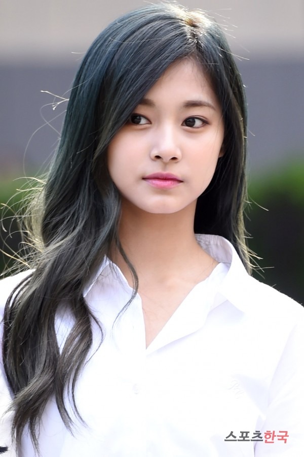 오늘자 쯔위 | 인스티즈