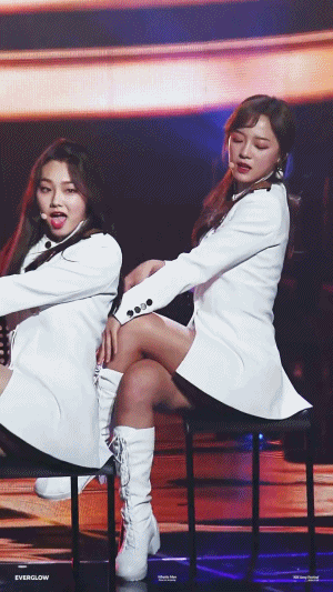 한 섹시하는 김세정ㄷㄷㄷ.gif | 인스티즈