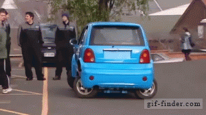 제자리에서 180도 도는 자동차.gif | 인스티즈