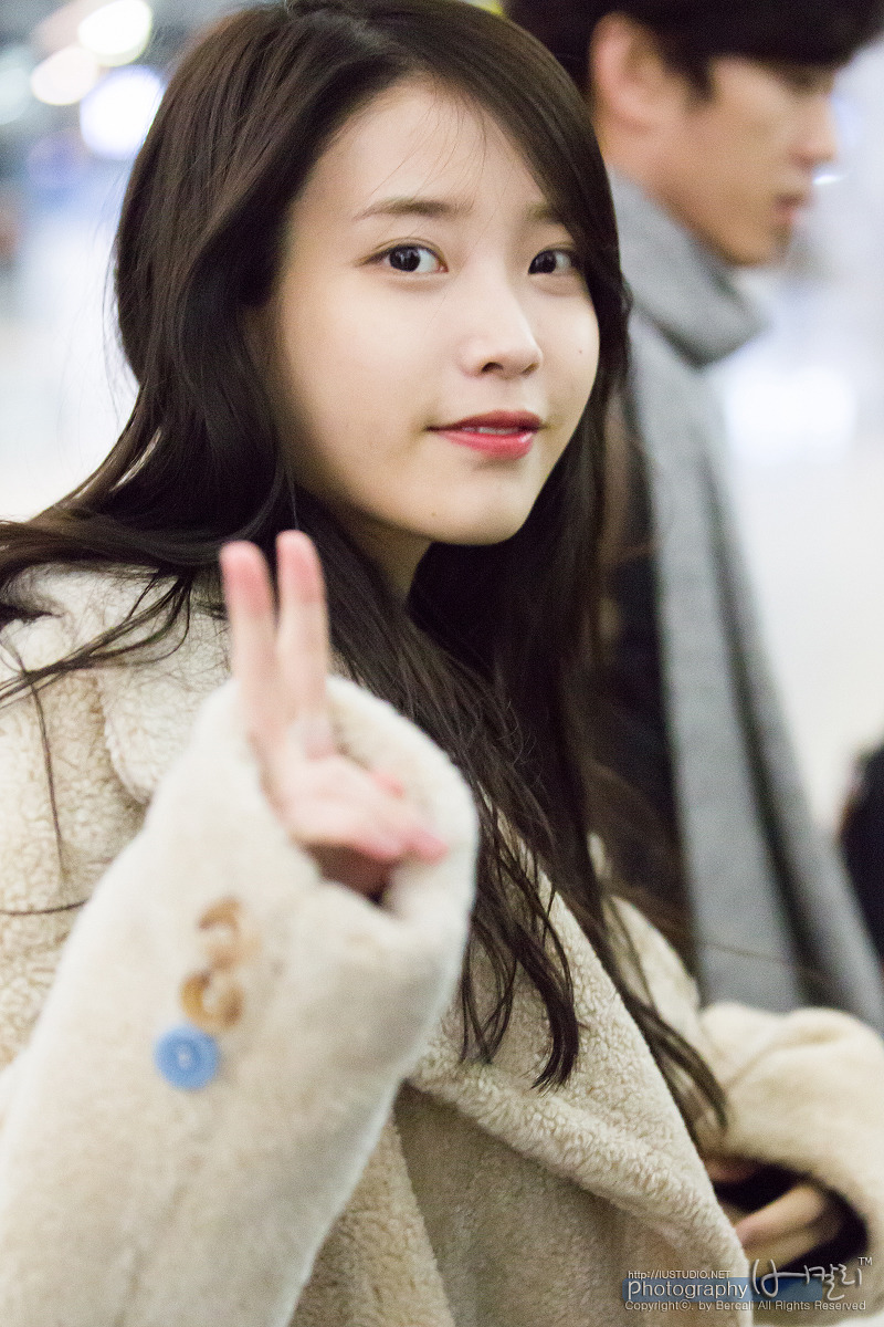 [2016.01.31] 인천공항 출국 아이유 직찍 by 버칼리 | 인스티즈
