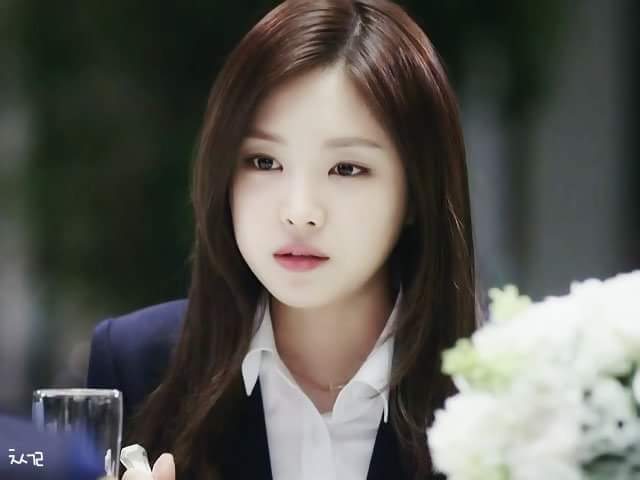 눈이 촉촉해진 나은이 | 인스티즈
