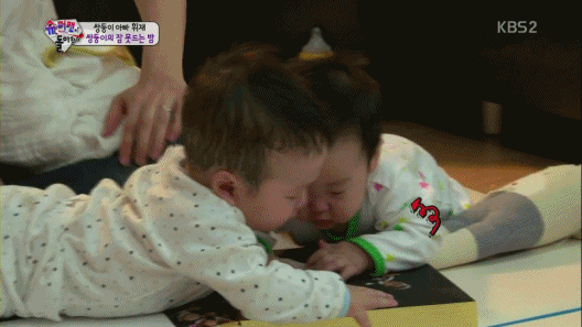 엄마사진에 반응하는 서언이 서준이 | 인스티즈