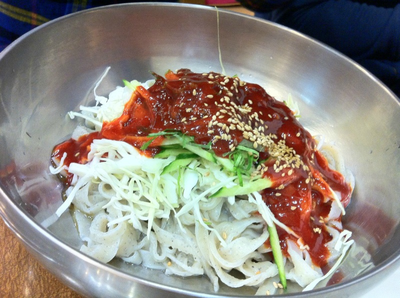 [비빔칼국수] 칼국수면으로도 비빔국수가 있다는 걸 알게 해준 비빔칼국수 | 인스티즈