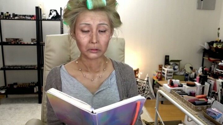 흔한 뷰티유튜버의 노인 분장.jpg | 인스티즈