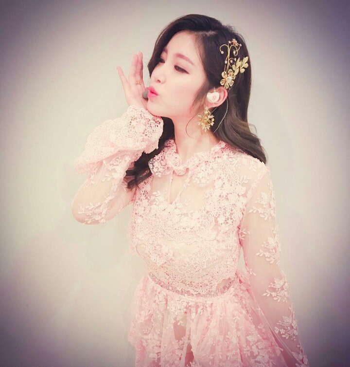 코디가 영혼을 갈아넣었던 전효성 지난 활동 스타일링.gif | 인스티즈