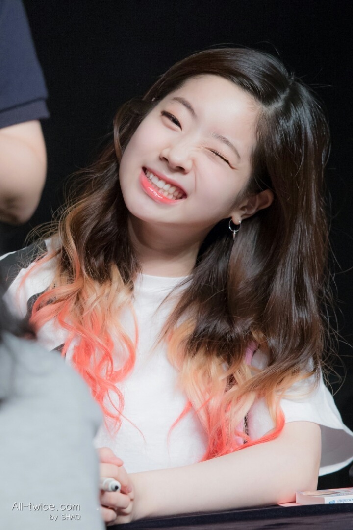 팬이 선물해준건 다 인증해주는 인증요정 트와이스 다현이 | 인스티즈