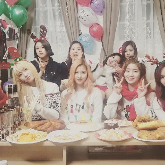 [트와이스] 1주년 기념 멤버 단체 짤 모음.jpg | 인스티즈