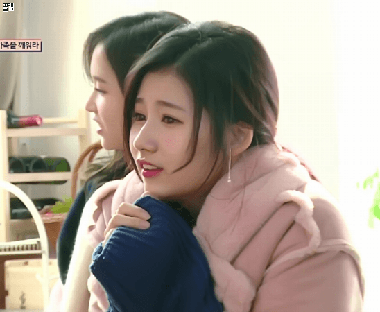 사나가 이리 쳐다보면.... | 인스티즈