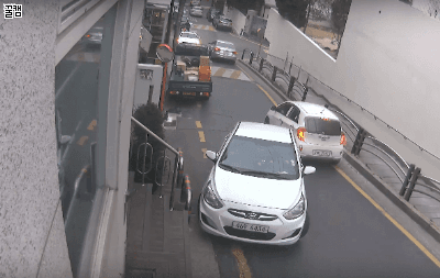 눈에 보이는 모든것을 파괴하는 파괴신.gif | 인스티즈