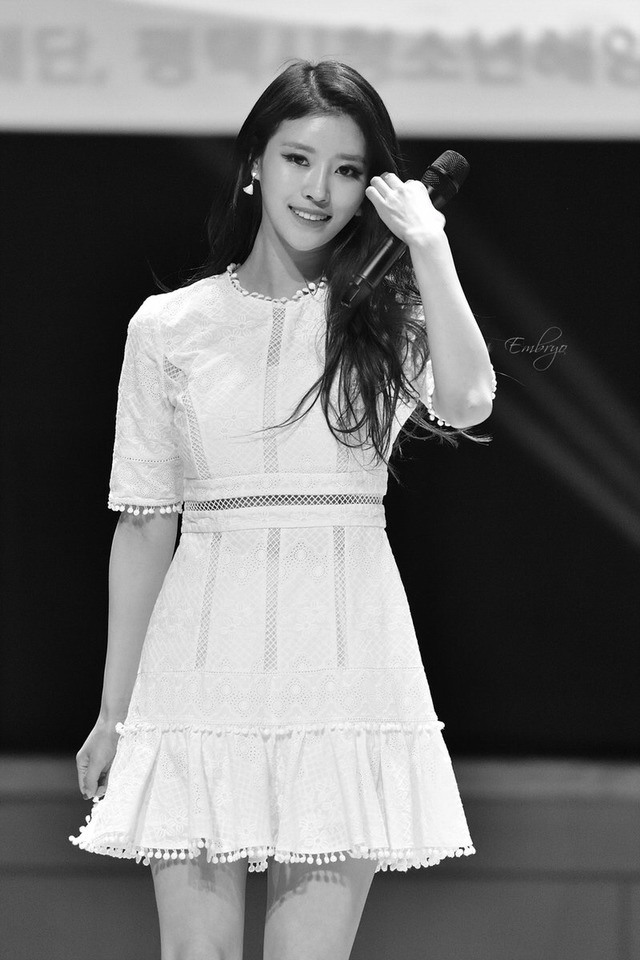 [러블리즈] 종착역의 황제가 등에 박힌 레플이 와서 미주 | 인스티즈