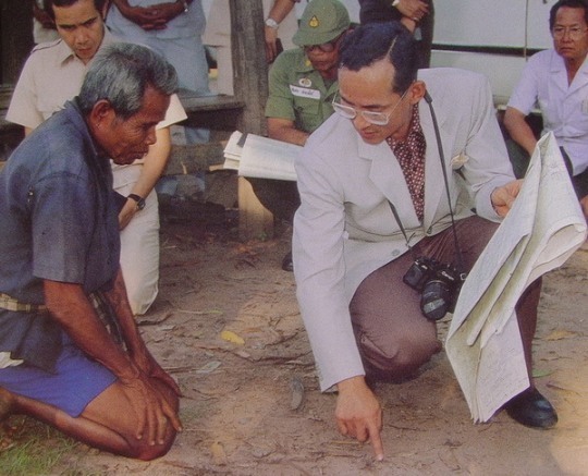 모든 태국인이 존경하는 푸미폰 국왕 서거 (존경받는 이유) | 인스티즈