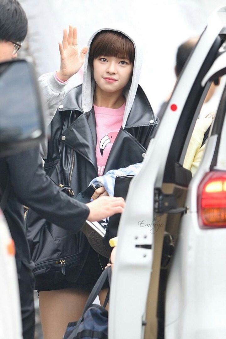 오늘자 트와이스 정연 출근길 | 인스티즈