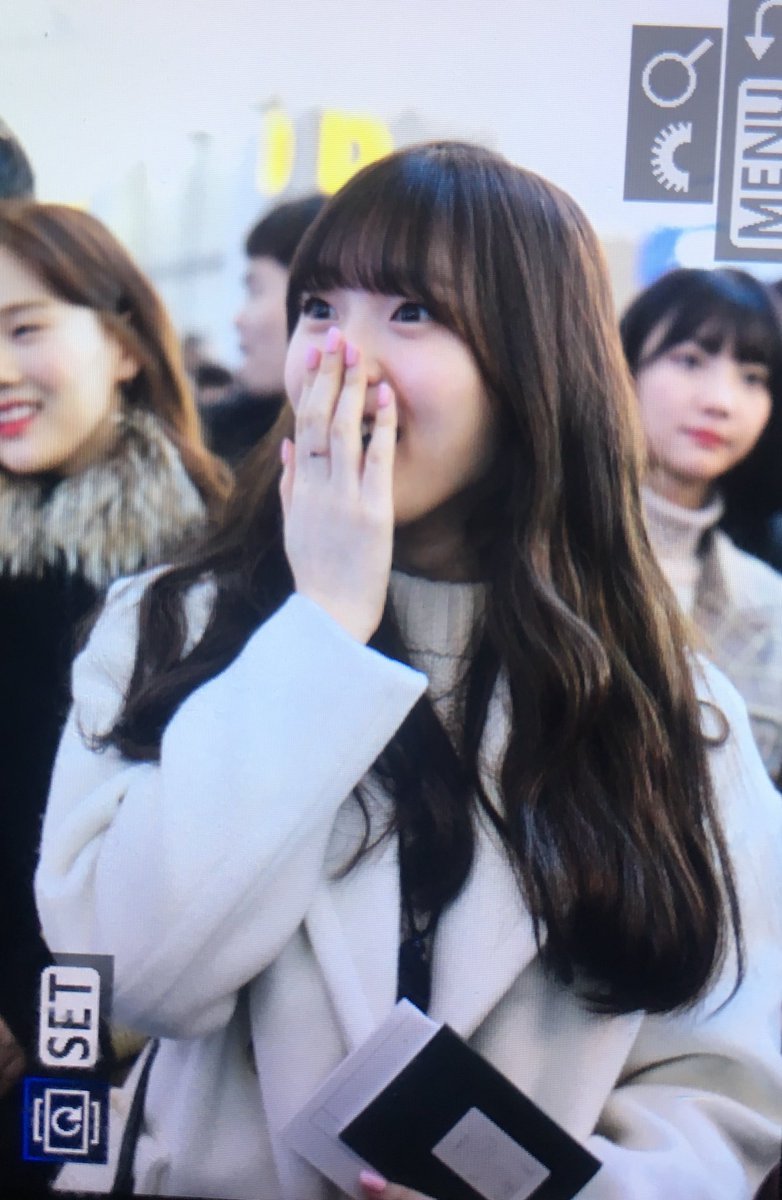 오늘자 오마이걸 인천공항 일본 출국 사진.JPG | 인스티즈