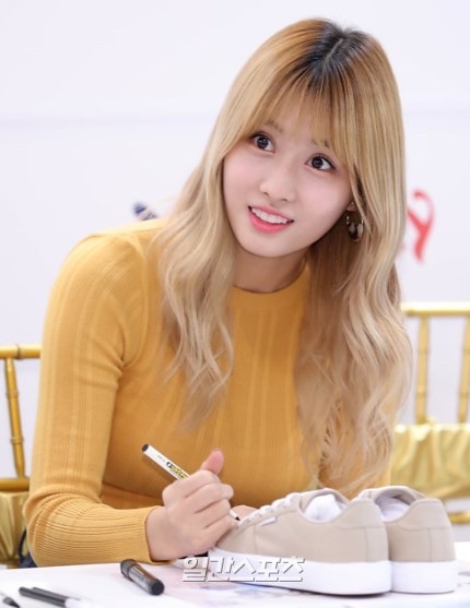 [트와이스] 모모야!그렇게 펜 잡는거 아냐! | 인스티즈