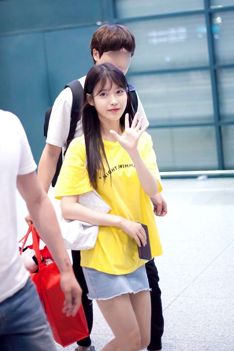 노랑 노랑한 아이유 인천공항 입국사진. png | 인스티즈