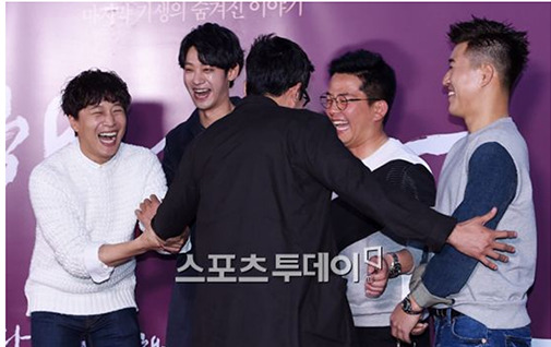 한효주 초대로 해어화 시사회에 온 1박2일 멤버들(feat. 구탱이형) | 인스티즈