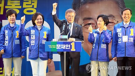 유세차에 붙어있는 사진이 넘나 살아있는 것.jpg | 인스티즈