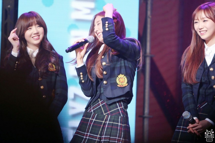 웃을 때 눈이 작아지는 예인이 (러블리즈) | 인스티즈