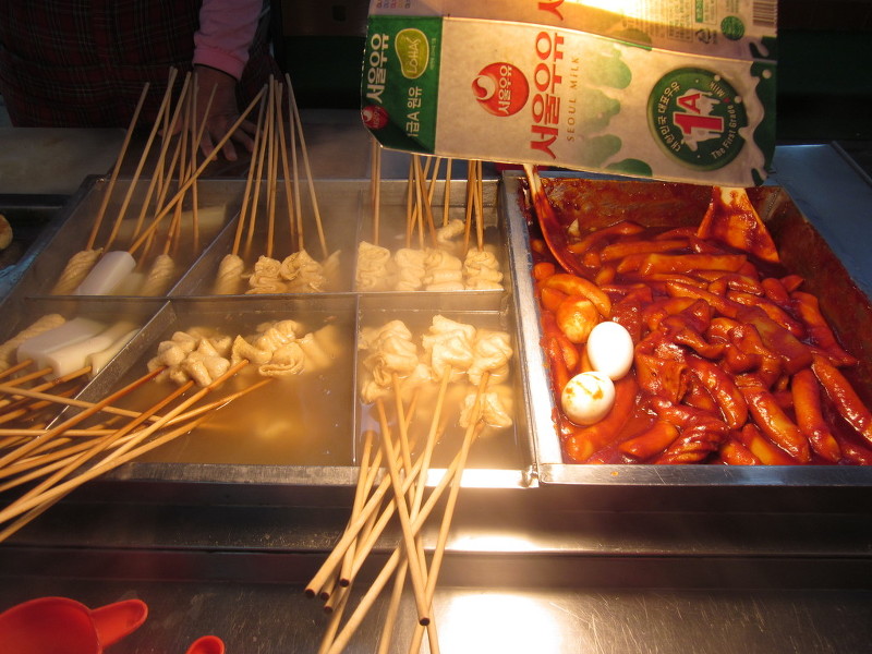 [떡볶이] 이젠 예전만큼 수요가 없는 것 같은 길거리(포장마차) 떡볶이 | 인스티즈