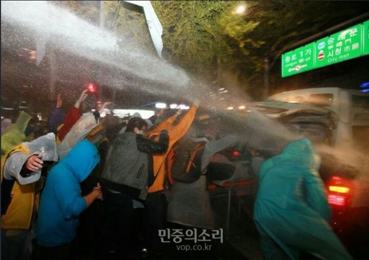 故백남기 님은 물대포 때문에 돌아가신 게 아니다?? gif | 인스티즈