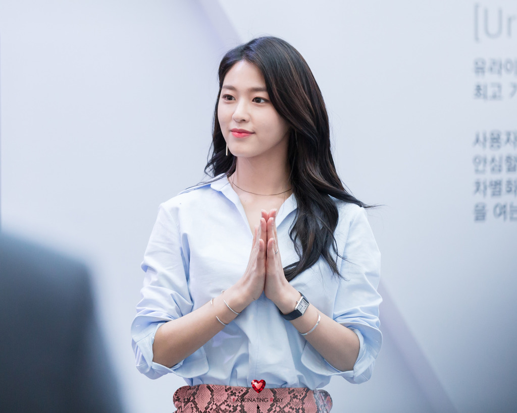 오늘 생일을 맞은 설현이.jpgif | 인스티즈