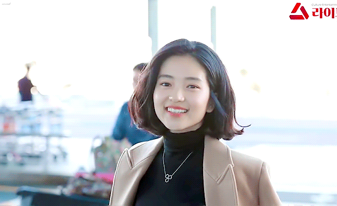 오늘자 단발머리 김태리.gif | 인스티즈