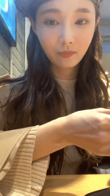 어제 3주년 기념 인스타 라이브한 모모랜드 연우.gif | 인스티즈