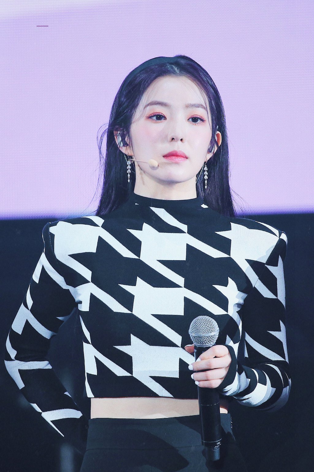 검정 머리띠한 아이린.jpgif | 인스티즈