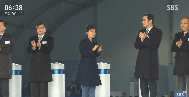 3,000억원짜리 적자회사를 4조 8,000억원 회사로 사기치는 삼성.GIF | 인스티즈