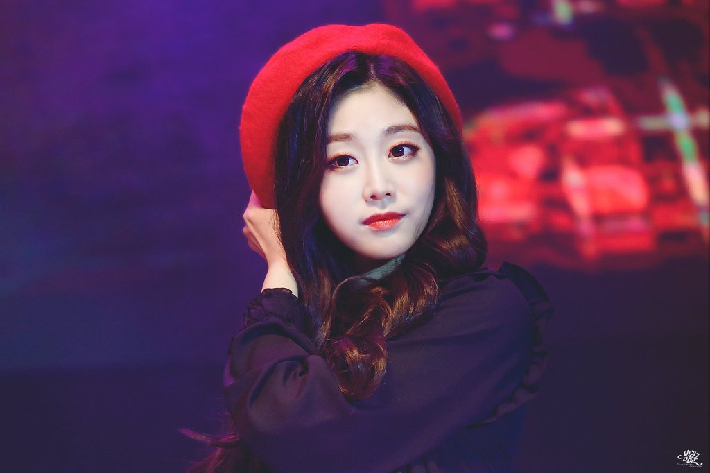 자기도 조금은 이쁜거 알고 있는 뻔뻔한 러블리즈 서지수.gif | 인스티즈