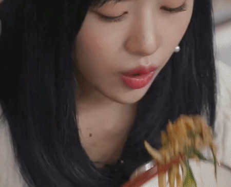 표정관리 안 되는 아이돌 | 인스티즈