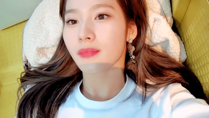 눕방하는 사나.gif | 인스티즈