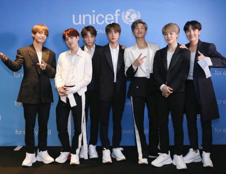 유니세프 UK 홈페이지에 올라온 방탄소년단 단체사진 | 인스티즈