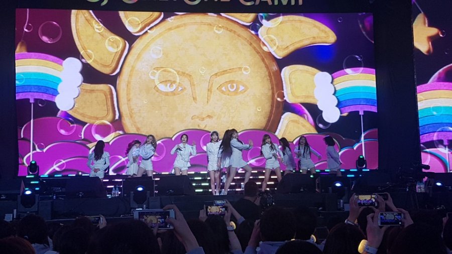 오늘자 제주도에서 CJ 기업행사 공연중인 아이즈원 | 인스티즈