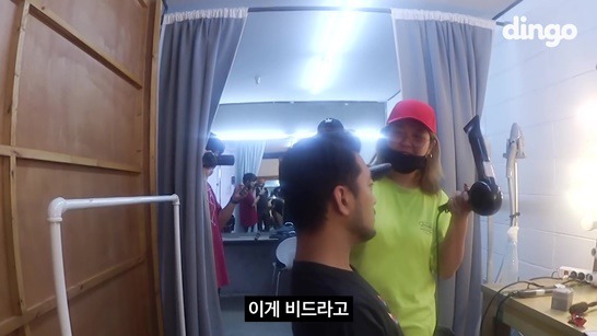 딩고 촬영으로 메이크업 받는 침착맨 주호민 | 인스티즈